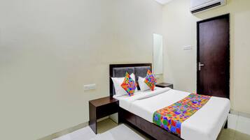 Egyptian cotton sheets, premium bedding, in-room safe, free WiFi