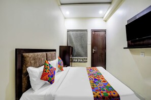 Egyptian cotton sheets, premium bedding, in-room safe, free WiFi - Fabhotel The Shloka (Bhopal)