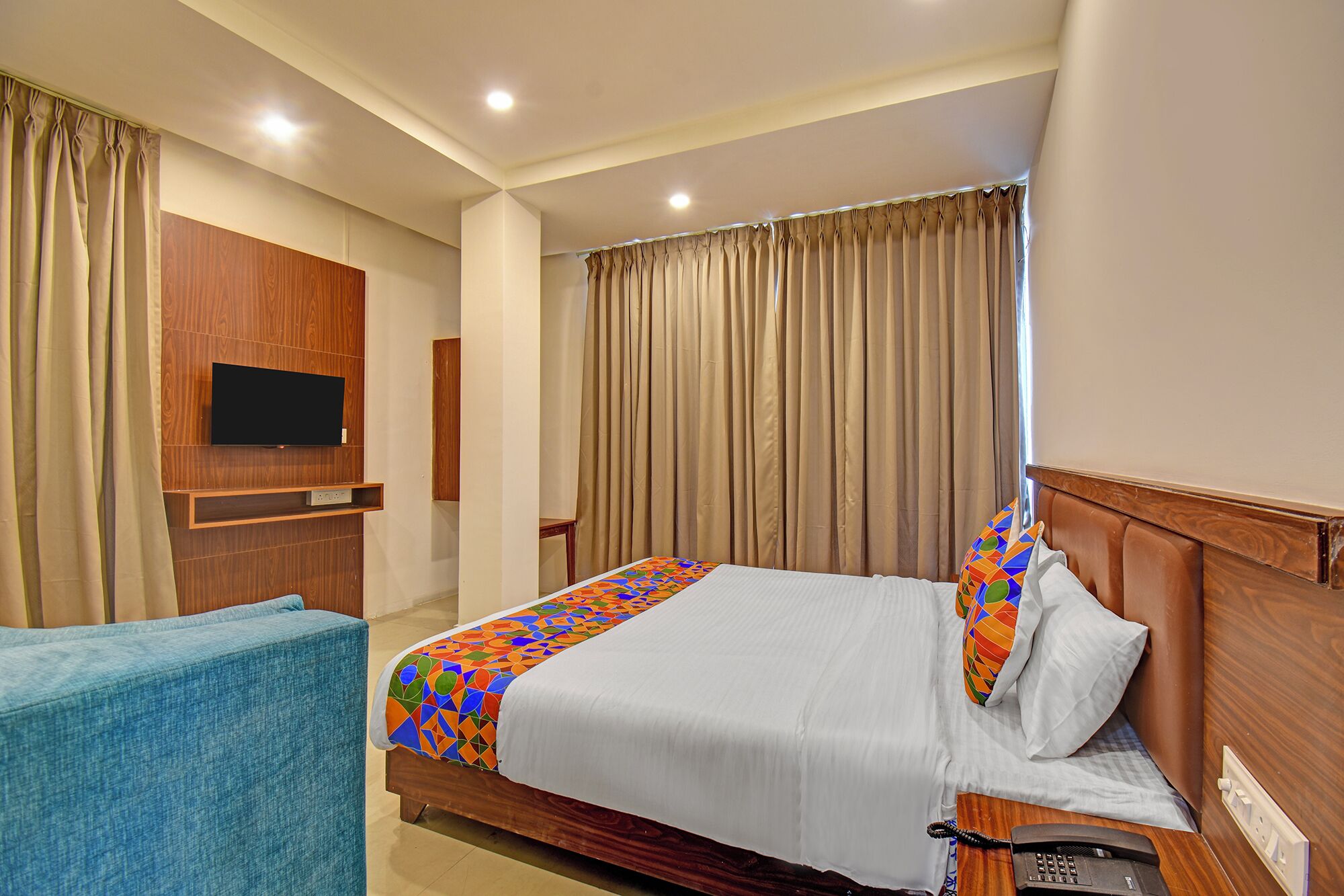 Egyptian cotton sheets, premium bedding, in-room safe, free WiFi