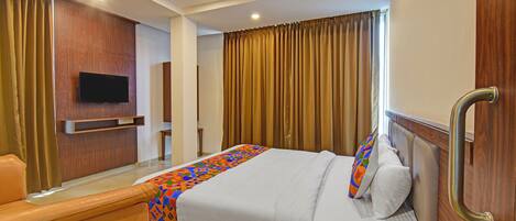 Egyptian cotton sheets, premium bedding, in-room safe, free WiFi