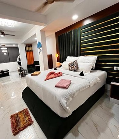 Egyptian cotton sheets, premium bedding, in-room safe, free WiFi