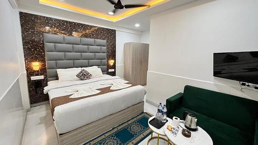 Fabhotel Small Daddy Plus