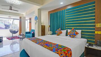 Suite | Egyptian cotton sheets, premium bedding, in-room safe, free WiFi