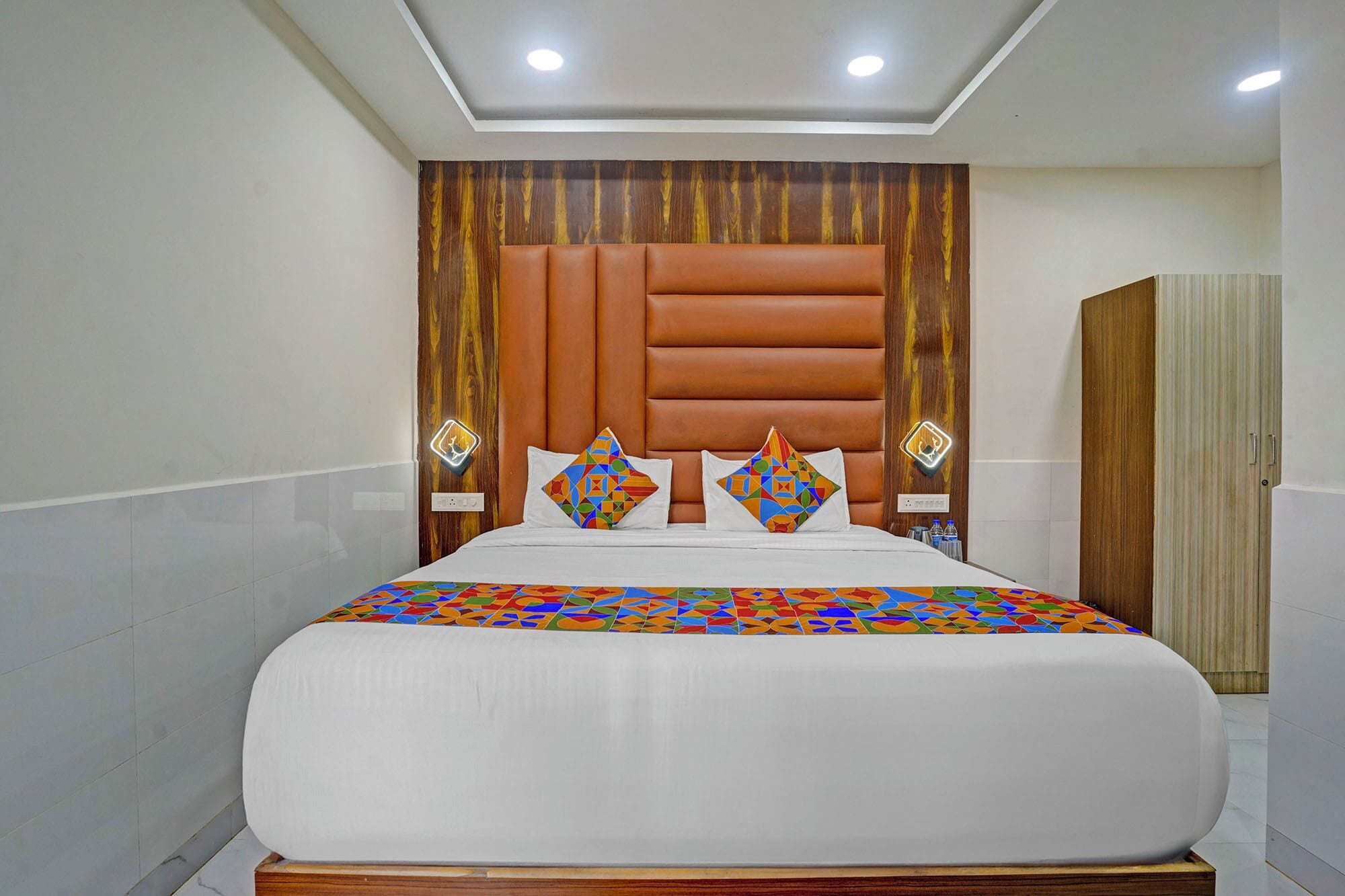 Egyptian cotton sheets, premium bedding, in-room safe, free WiFi