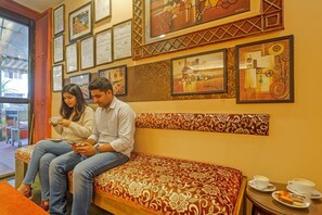 Lobby sitting area - Fabhotel 4 Pillar's - Nr Big Daddy Casino, Panaji (Panaji)