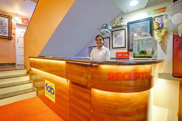 A reception desk with a wooden finish, a sign reading "RECEPTION," and a "fab hotels" logo. - Fabhotel 4 Pillar's - Nr Big Daddy Casino, Panaji (Panaji)