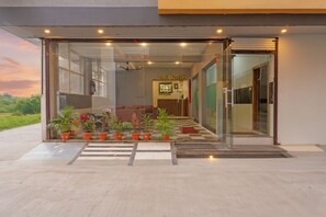 Property entrance - Fabexpress Shyam Palace (Sanwer)