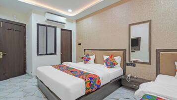 Egyptian cotton sheets, premium bedding, in-room safe, free WiFi