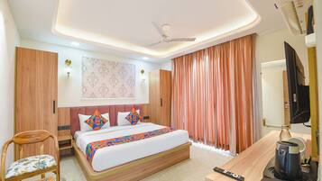 Egyptian cotton sheets, premium bedding, in-room safe, free WiFi