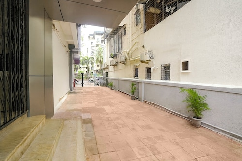 Fabhotel Wellax 24 Service Apartments