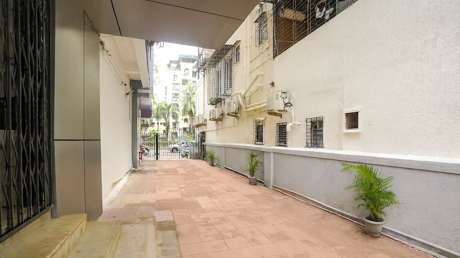 Fabhotel Wellax 24 Service Apartments