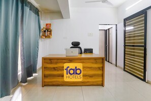 Quầy tiếp tân
