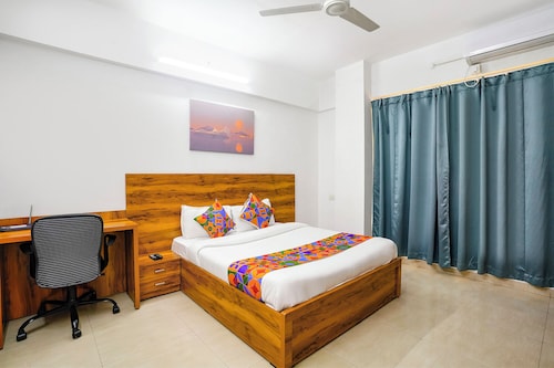 Fabhotel Wellax 24 Service Apartments