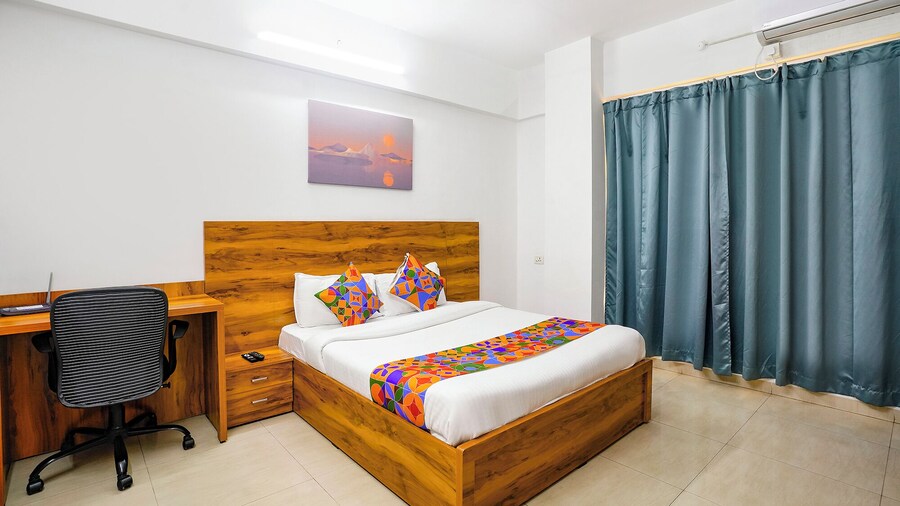 Fabhotel Wellax 24 Service Apartments