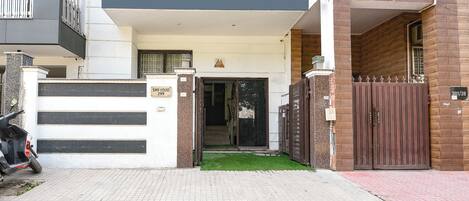 مدخل المنشأة