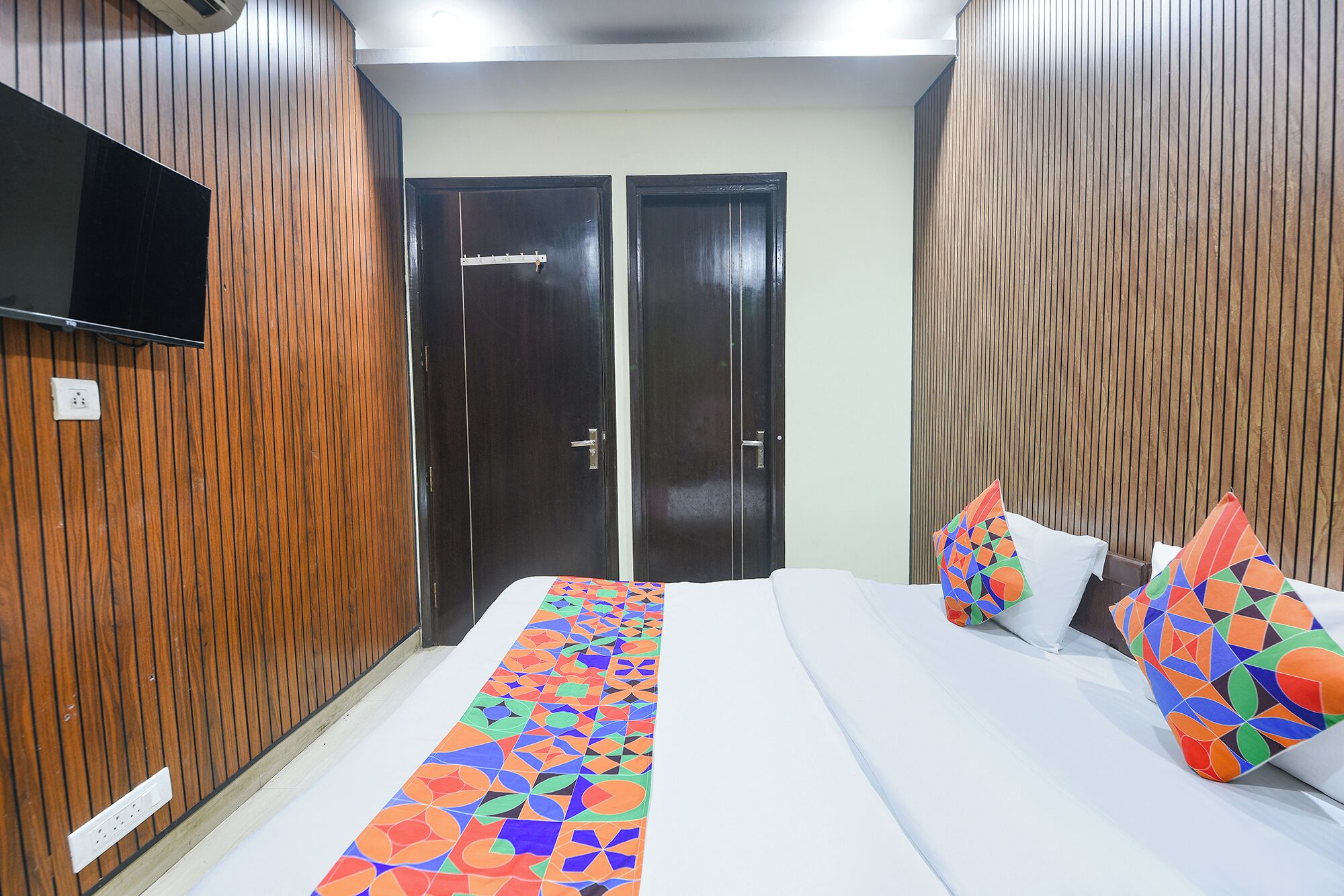 Egyptian cotton sheets, premium bedding, in-room safe, free WiFi