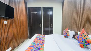 Egyptian cotton sheets, premium bedding, in-room safe, free WiFi
