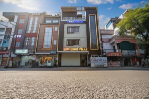 A hotel with a modern facade, multiple floors, and a prominent sign for 'fabHOTELS'.