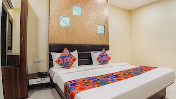 Egyptian cotton sheets, premium bedding, in-room safe, free WiFi