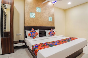 Egyptian cotton sheets, premium bedding, in-room safe, free WiFi