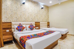 Egyptian cotton sheets, premium bedding, in-room safe, free WiFi