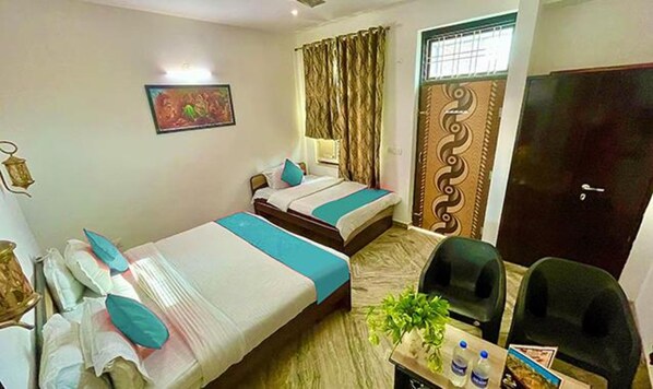 Egyptian cotton sheets, premium bedding, in-room safe, free WiFi