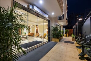 Pintu masuk hartanah