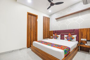 Egyptian cotton sheets, premium bedding, in-room safe, free WiFi