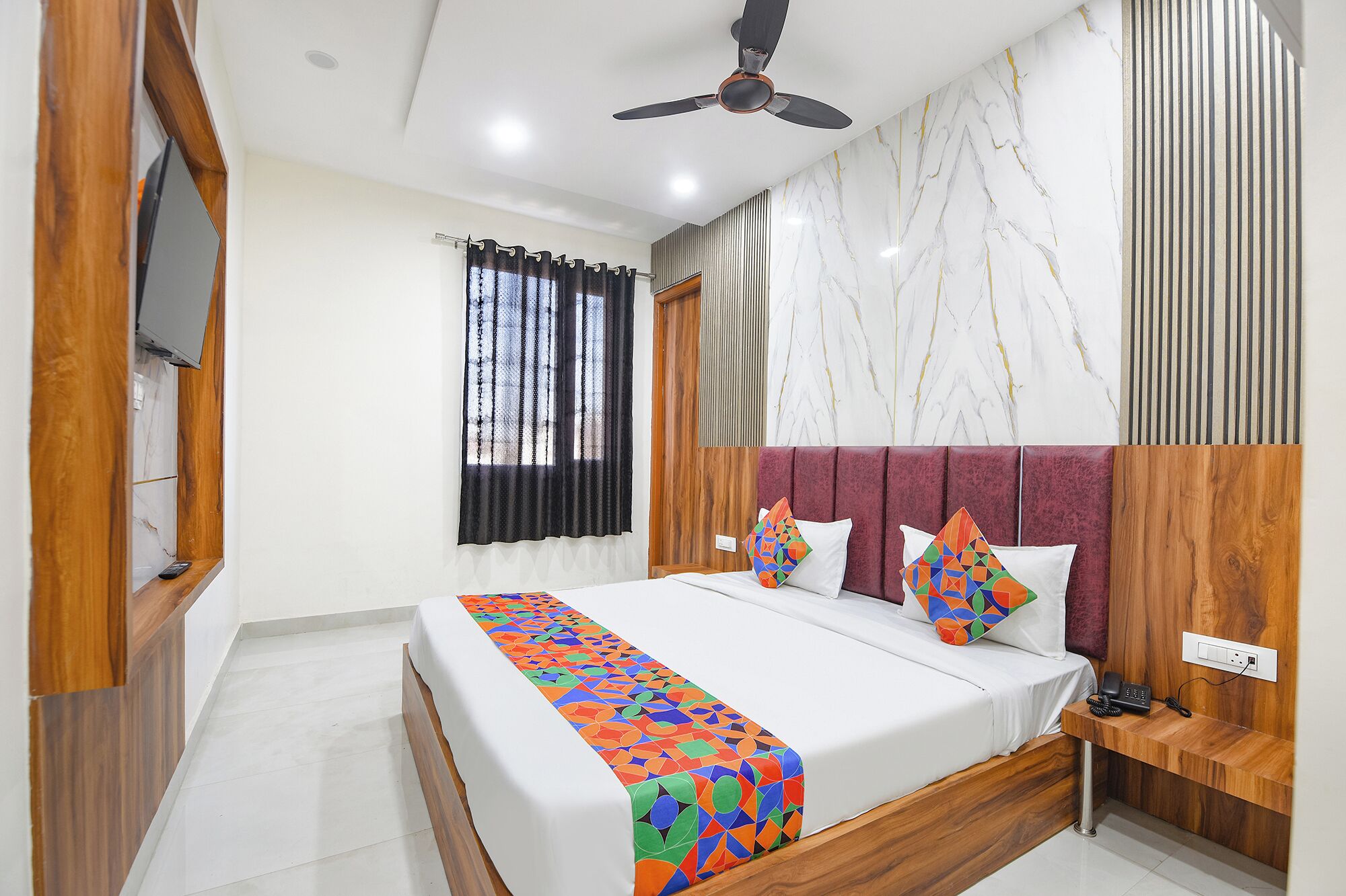 Egyptian cotton sheets, premium bedding, in-room safe, free WiFi