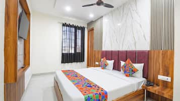 Egyptian cotton sheets, premium bedding, in-room safe, free WiFi