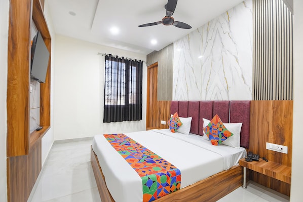 Egyptian cotton sheets, premium bedding, in-room safe, free WiFi