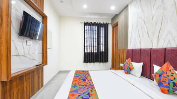 Egyptian cotton sheets, premium bedding, in-room safe, free WiFi