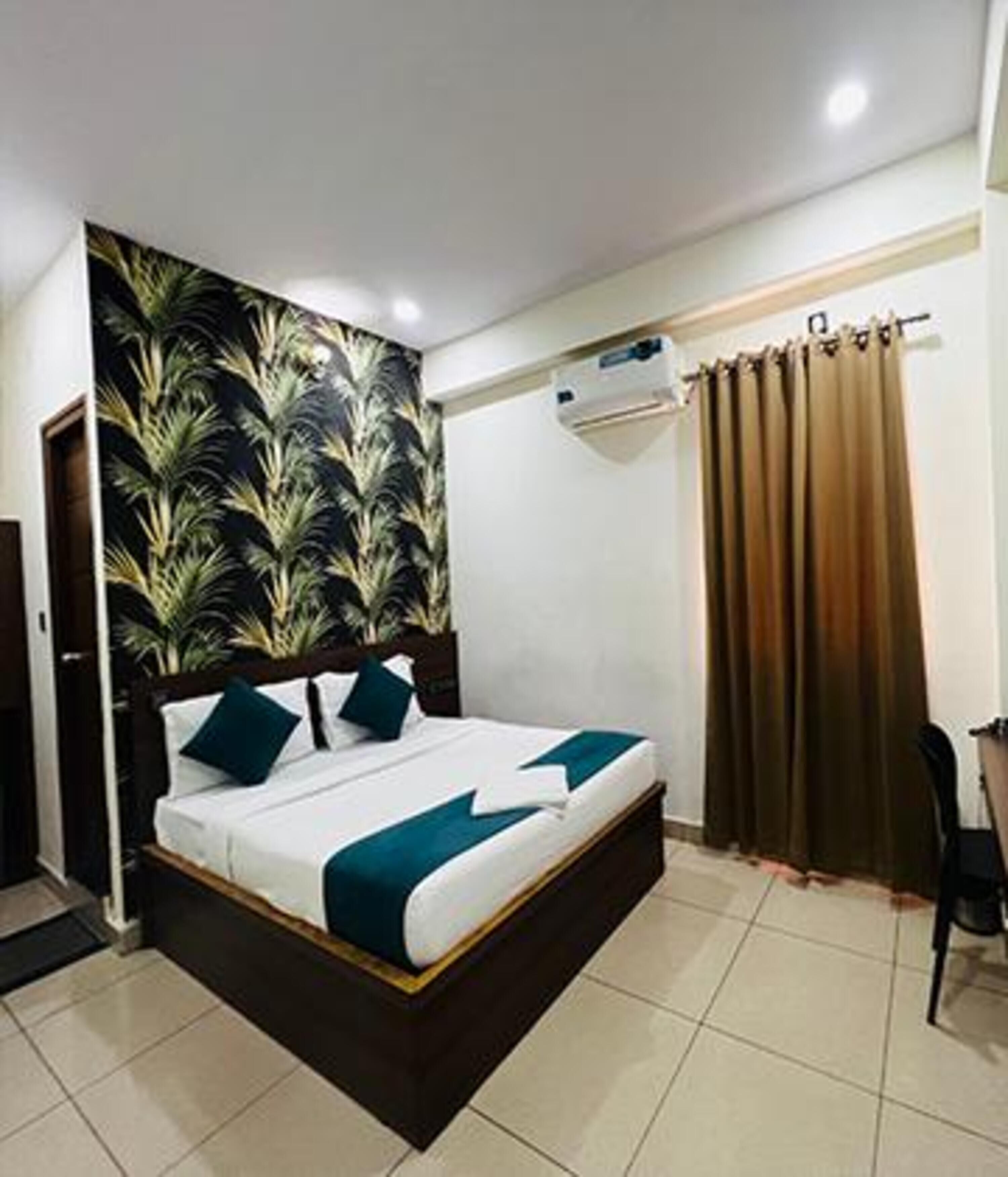 Egyptian cotton sheets, premium bedding, free WiFi, bed sheets