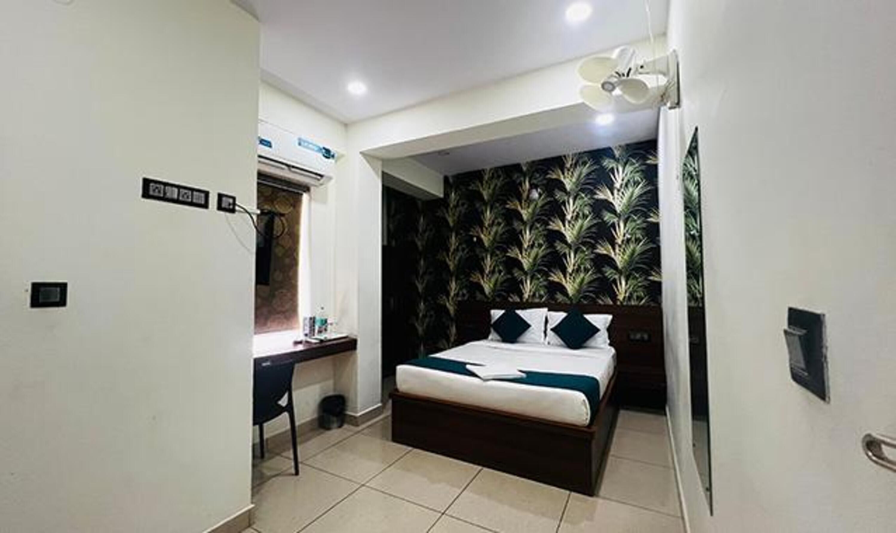 Egyptian cotton sheets, premium bedding, free WiFi, bed sheets