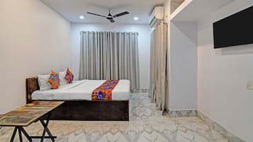 Family Room | Egyptian cotton sheets, premium bedding, in-room safe, free WiFi