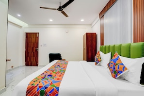 Egyptian cotton sheets, premium bedding, in-room safe, free WiFi