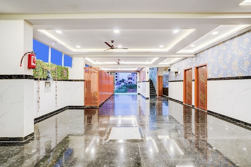 Fabhotel Leon Square