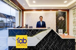 Reception - Fabhotel Leon Square (Bengaluru)