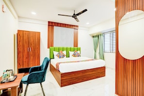 Egyptian cotton sheets, premium bedding, in-room safe, free WiFi - Fabhotel Leon Square (Bengaluru)