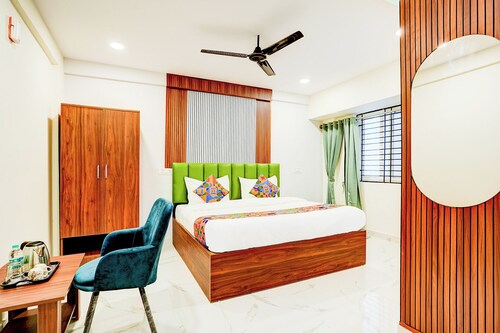 Fabhotel Leon Square