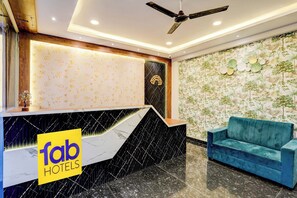 Reception - Fabhotel Leon Square (Bengaluru)