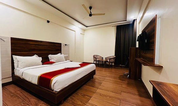 Egyptian cotton sheets, premium bedding, in-room safe, free WiFi
