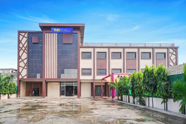 Exterior - Fabhotel Palm Bliss (Unnao)