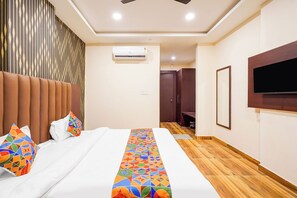 Egyptian cotton sheets, premium bedding, in-room safe, free WiFi - Fabhotel Palm Bliss (Unnao)