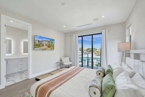 In-room safe, iron/ironing board, travel cot, free WiFi - New 4BR Upscale Family Haven (Fort Lauderdale)