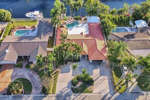 Exterior - Waterfront w/Pool, Spa, Tiki Bar + 1 mile to Beach (Fort Lauderdale)