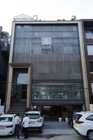 Vista frontal de la propiedad