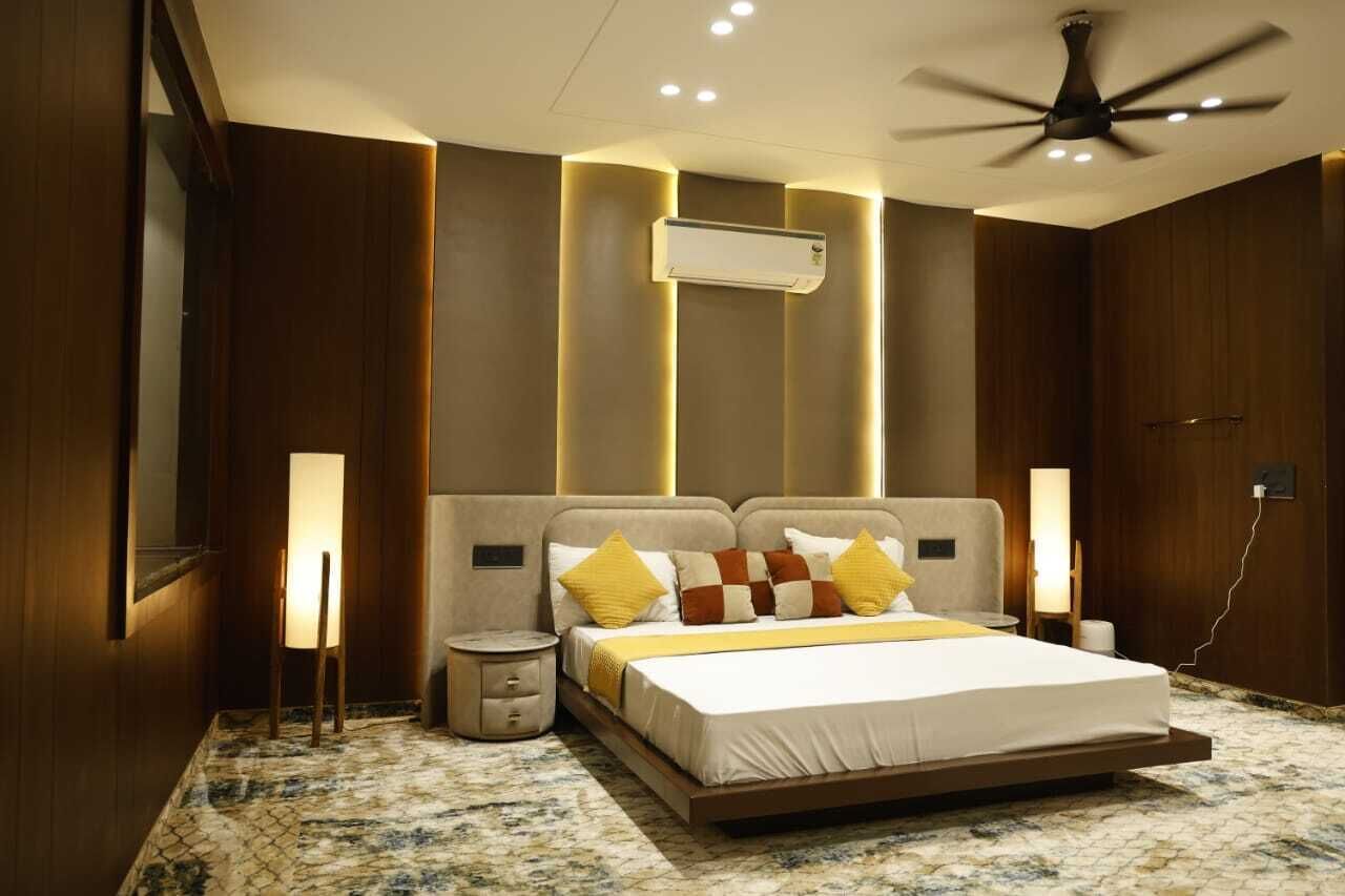 奢华开间套房 | 埃及棉床单、高档床上用品、客房内保险箱、办公桌