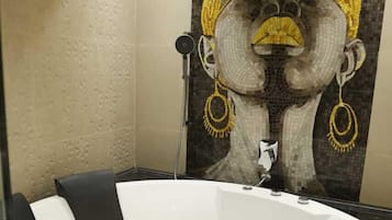 Luxe studio suite | Badkamer | Handdoeken, zeep, toiletpapier