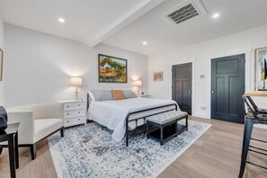 1 bedroom, desk, iron/ironing board, free WiFi